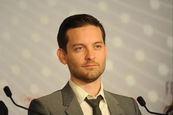 how old was tobey maguire in spider man