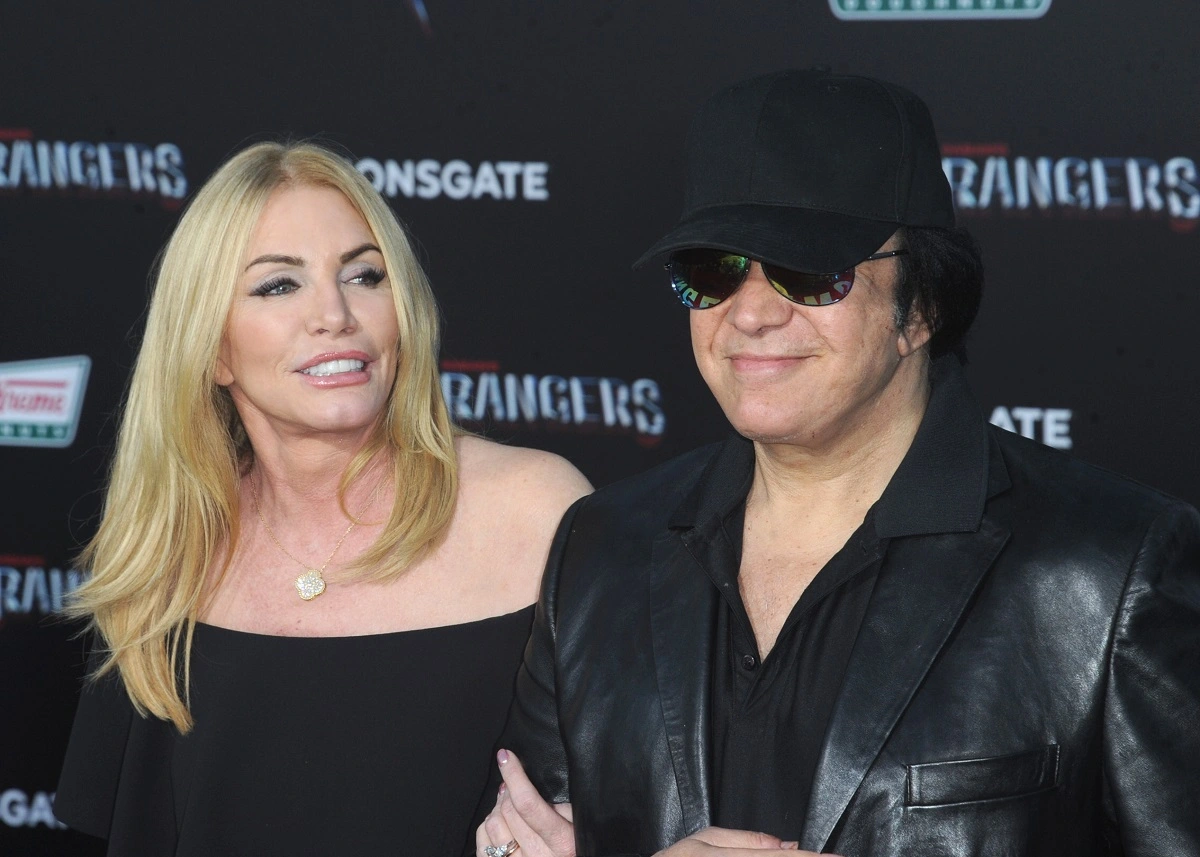 is gene simmons still married