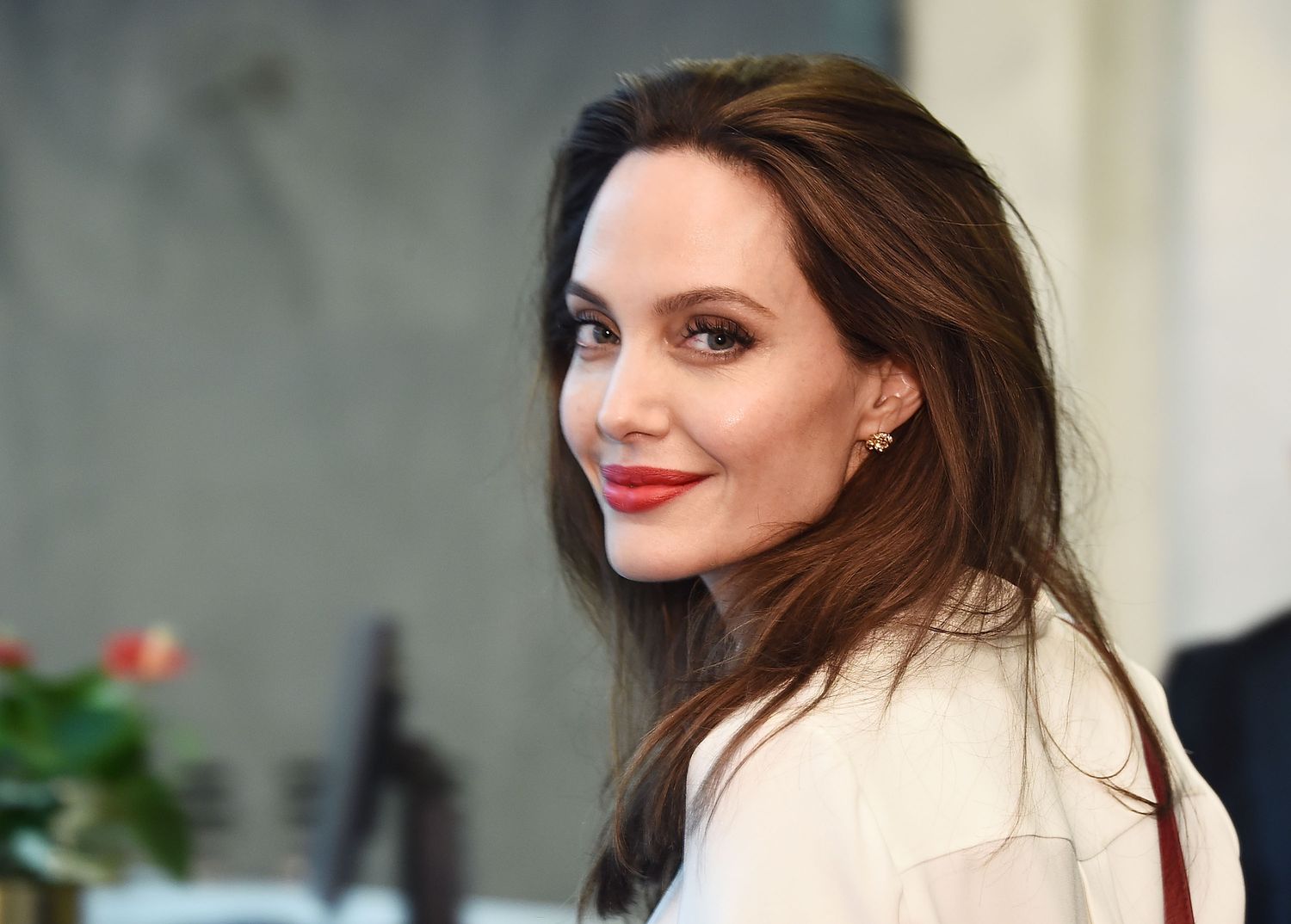 is angelina jolie pregnant
