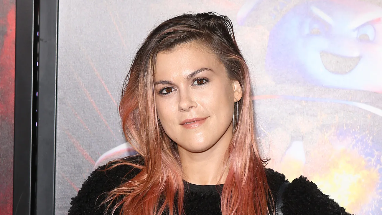 is lindsey shaw pregnant