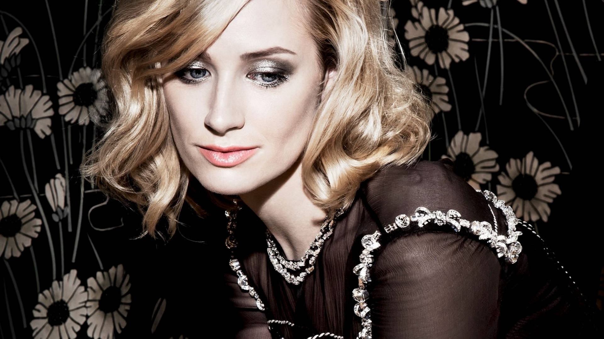 is beth behrs pregnant